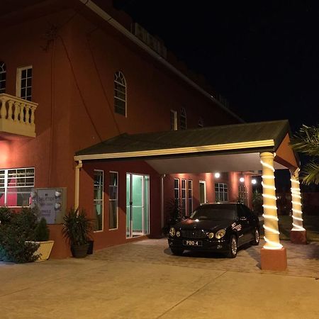 Montecristo Inn Piarco Bagian luar foto