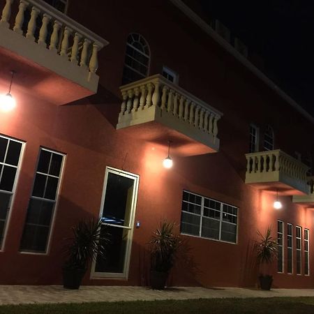 Montecristo Inn Piarco Bagian luar foto