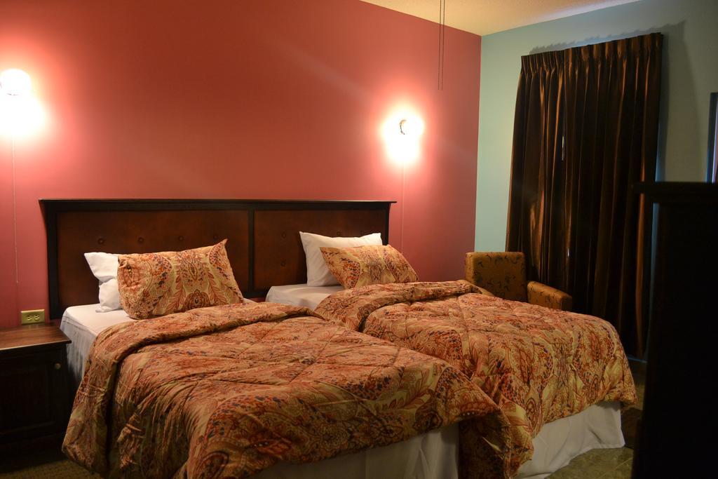 Montecristo Inn Piarco Bagian luar foto