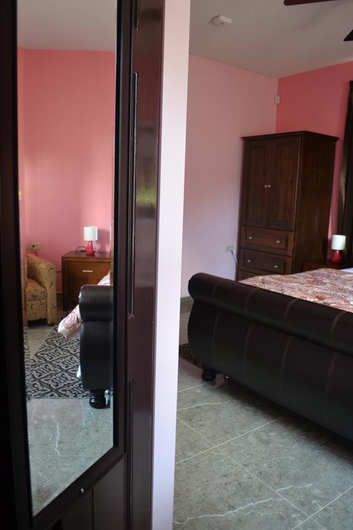 Montecristo Inn Piarco Bagian luar foto