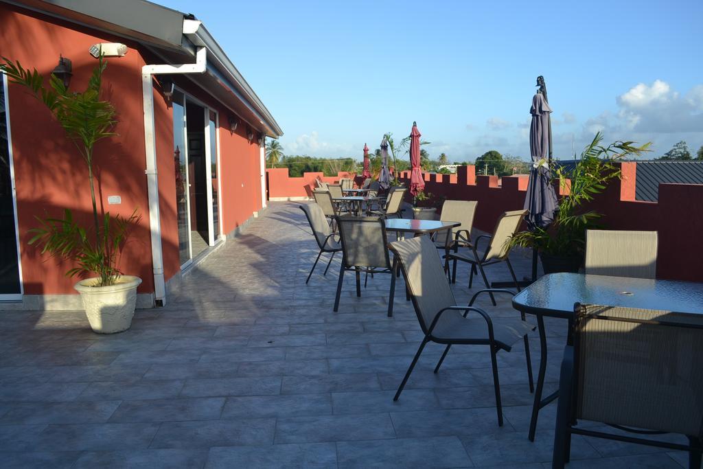 Montecristo Inn Piarco Bagian luar foto