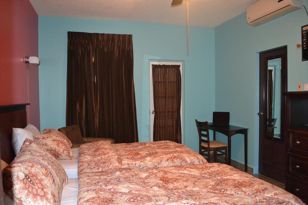 Montecristo Inn Piarco Bagian luar foto