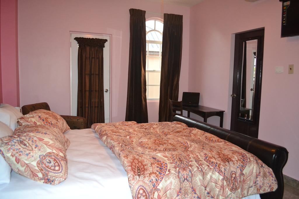 Montecristo Inn Piarco Bagian luar foto
