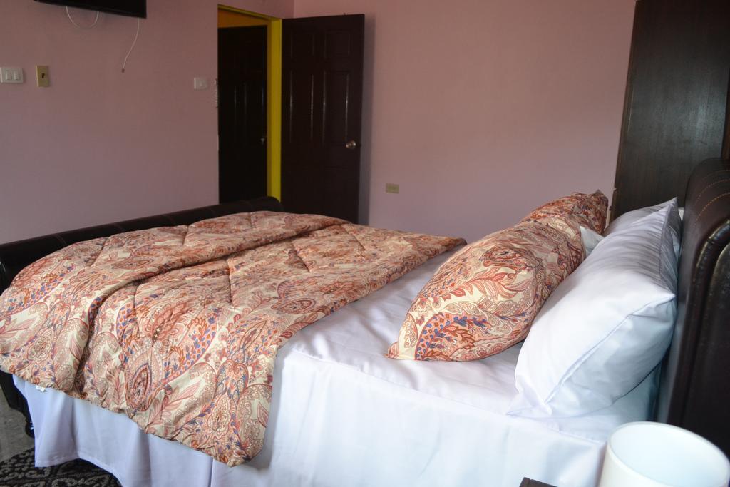 Montecristo Inn Piarco Bagian luar foto