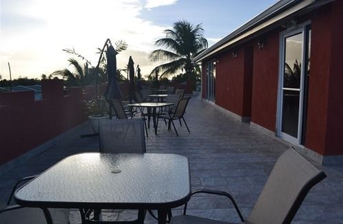 Montecristo Inn Piarco Bagian luar foto